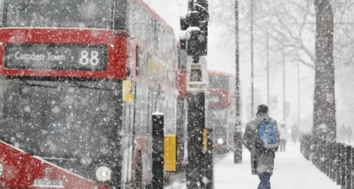 Сильні снігопади і зливи: негода ризикує паралізувати Британію