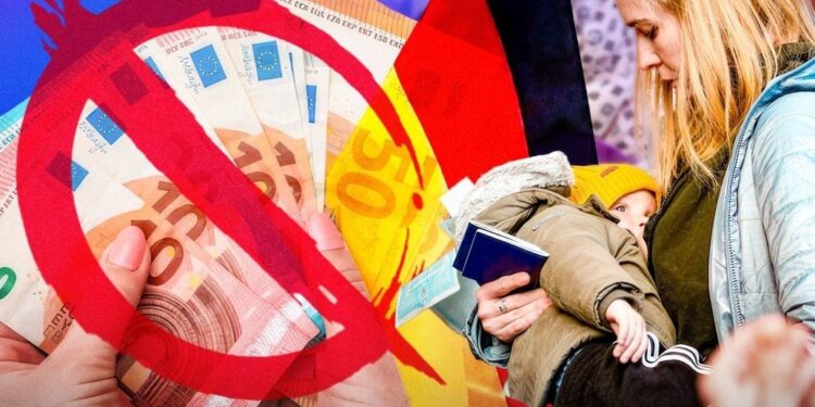 Українців почнуть повертати з-за кордону: як саме і що про це відомо