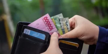 Скільки готівки можна перевезти через кордон