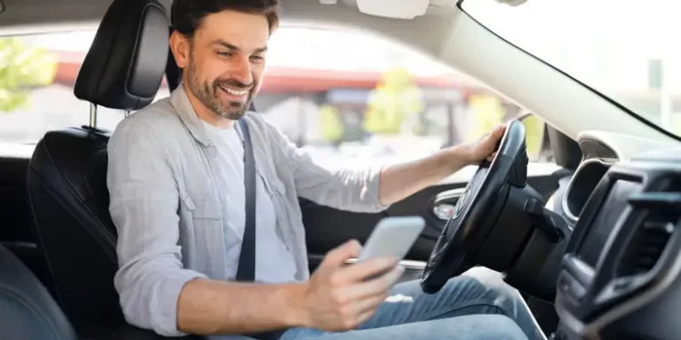 Яка різниця між електронною “Зеленою картою” та паперовою: пояснення