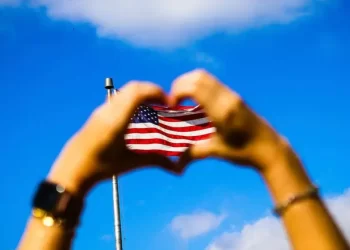 Спонсор в США для українців: як знайти і для чого