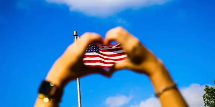 Спонсор в США для українців: як знайти і для чого