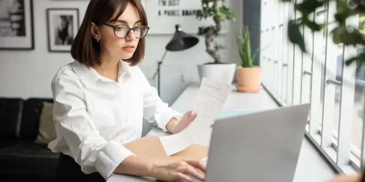 Які документи слід оновити українцям у Польщі у 2025 році: перелік