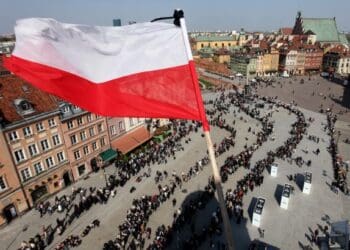 Польща підвищила вимоги до зарплат для отримання карти побиту: що змінилося