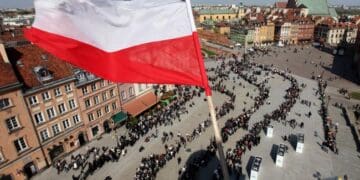 Польща підвищила вимоги до зарплат для отримання карти побиту: що змінилося