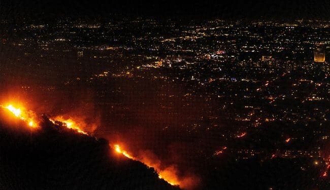 Пожежа у Лос-Анджелесі не вщухає, є ризик поширення вогню