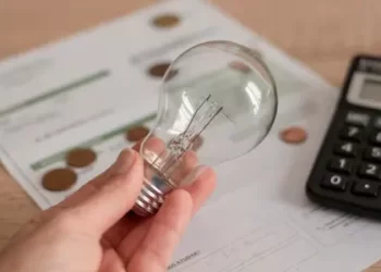 Біженку через суд змусили заплатити борги за комуналку в квартирі колишнього чоловіка в Україні: вона забула виписатись з житла 