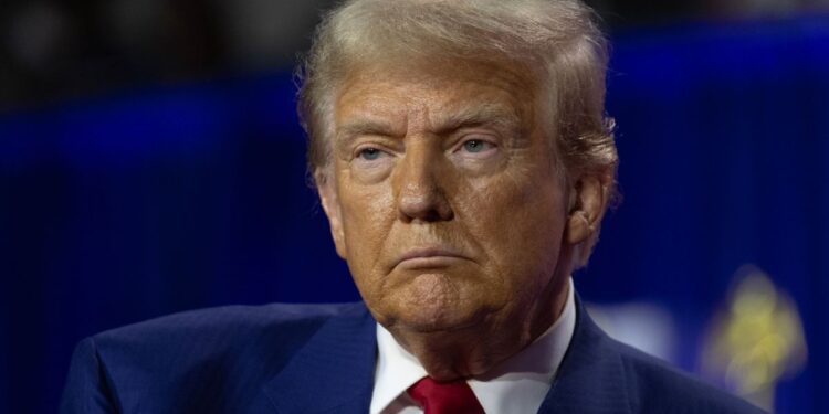 Чи може Трамп депортувати українських біженців з США?