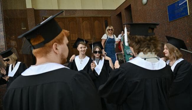 Вища освіта в Україні та Польщі. Скільки коштує навчання і які спеціальності мають попит