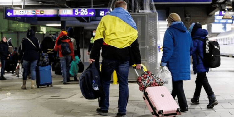 Мільйон за повернення до України: чи платитимуть біженцям насправді?