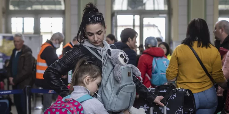Українські біженці виїжджають з Польщі. Чому та куди вони перебираються