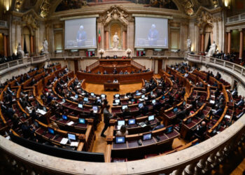 Парламент Португалії погодився змінити закон для продовження прихистку для біженців до 2026 року