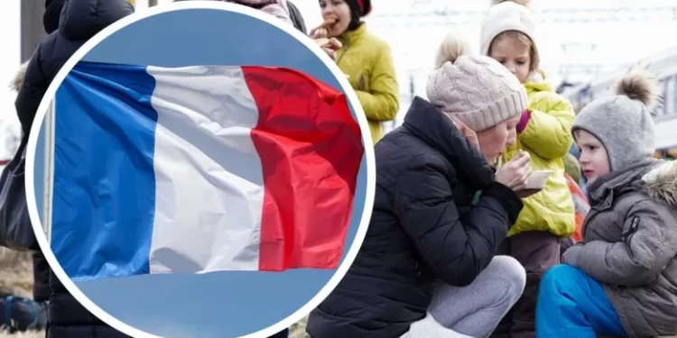 Виселення українських біженців у Франції: чому країна змінює політику