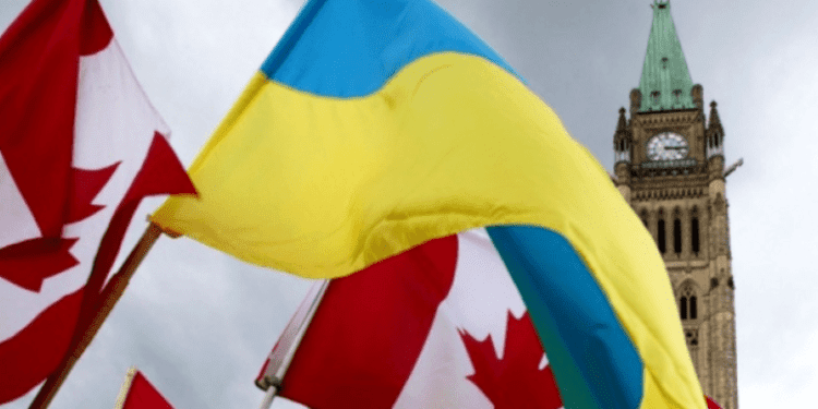 Посилення правил для українських біженців у США та Канаді