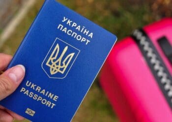 Чи можна українцям в’їжджати на територію ЄС з продовженим закордонним паспортом