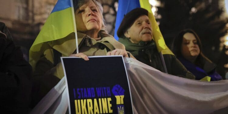 Скільки українців повернуться з-за кордону після припинення війни: прогноз міністра