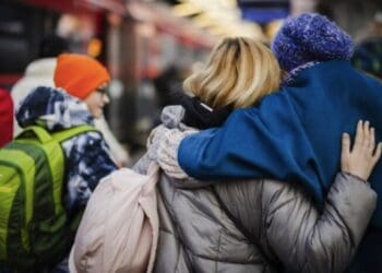 Чому деякі українські біженці повертаються додому: історії з життя