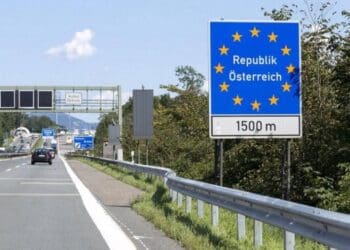 Австрія призупинила процес возз’єднання сімей для біженців