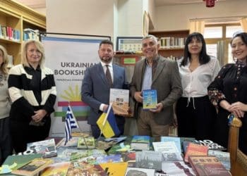«Українську книжкову поличку» відкрили у грецькому місті Кавала