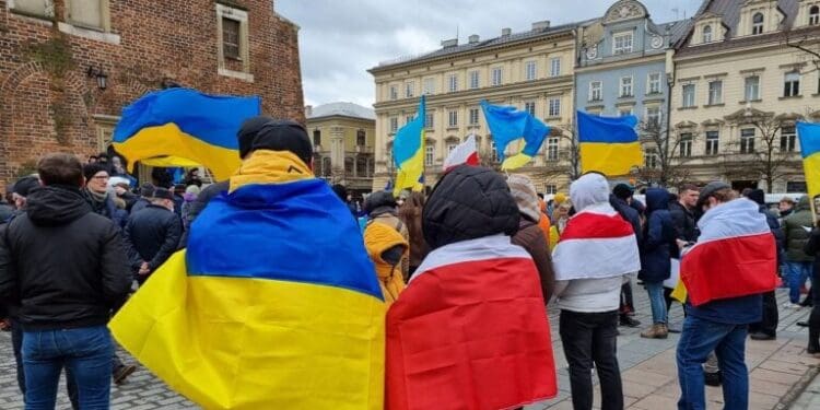 Українці за рік поповнили бюджет Польщі на $4 млрд, а допомоги отримали в 5 разів менше