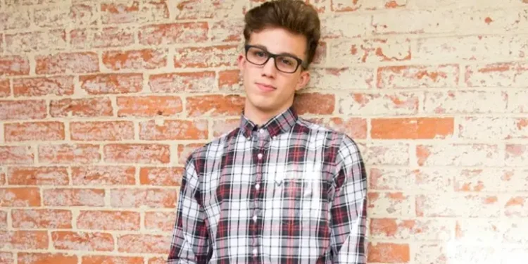 Виїзд за кордон юнаків 16 років: чи обмежують їхні права при перетині