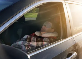 30 000 євро штрафу та ув’язнення: чому у Франції заборонено спати в машині