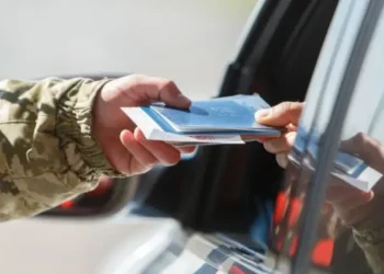 Хто з чоловіків може виїжджати за кордон з України у 2025 році: повний перелік