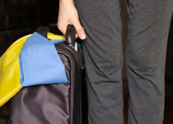 Кількість українських біженців зростає і частка чоловіків серед них теж – дослідження