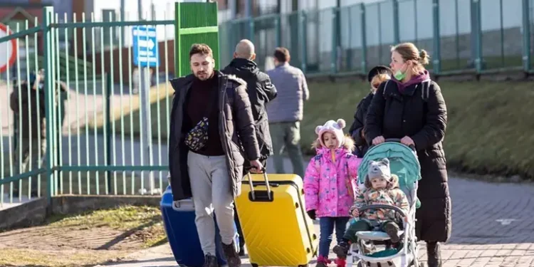 Як виїхати з дитиною за кордон під час війни: що треба знати, зокрема, і чоловікам