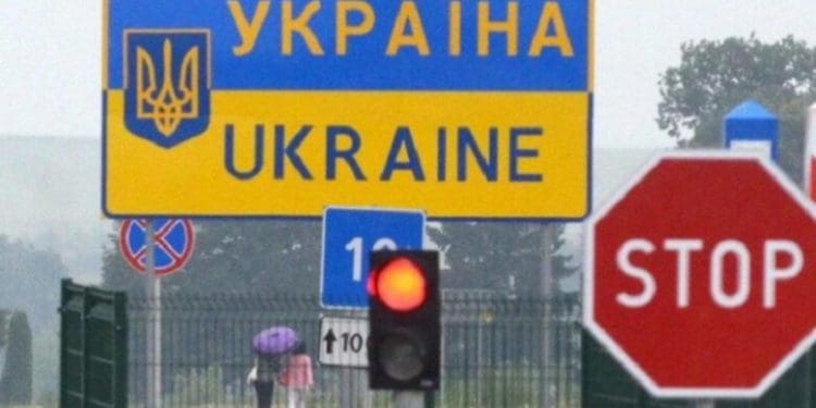 Хто має право на виїзд з України під час воєнного стану: останні зміни для тих, хто планує поїхати за кордон