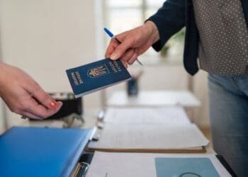 Що робити, якщо втратив паспорт за кордоном та які можуть бути наслідки: роз’яснення юристки