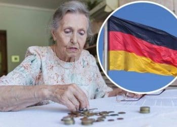 Зупинка пенсії: історія про бюрократичне знущання з українських пенсіонерів за кордоном