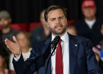 Венс розкритикував українців у США за підтримку України замість Америки