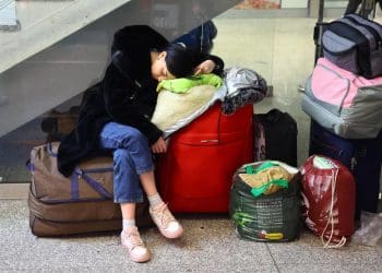 “Колосальна кількість людей”: соціолог порахував, скільки наспраді українців перебувають за кордоном