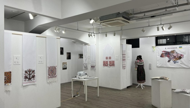 У Токіо відбулася виставка українських вишиваних рушників