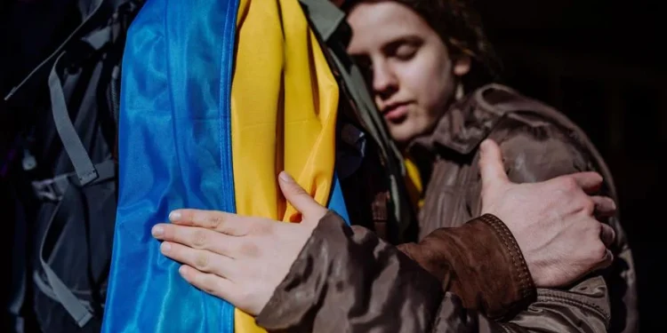 “Не побачимо батьків найближчим часом”: переселенці з окупованих територій розчаровані діями США