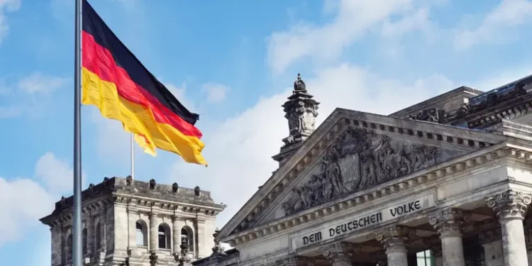 Німеччина скоротить соціальні виплати: до чого готуватися українцям
