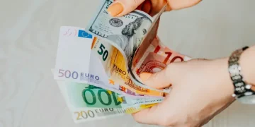 “Мінімалка” понад 2 000 євро: в яких країнах ЄС найвищі зарплати, а де – найнижчі