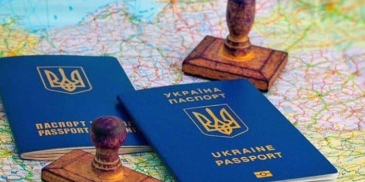 Уряд спростив процедуру оформлення паспорта за кордоном: що слід знати чоловікам віком від 18 до 60 років
