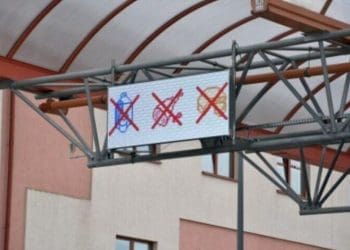 Що варто знати українцям про перевезення продуктів через митницю