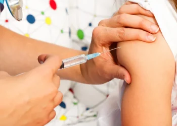 Вакцинація українських дітей у Польщі у 2025 році: нові правила, обов’язки батьків і штрафи