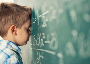 В Австрії з винятками, але заборонили мобільні телефони у школах