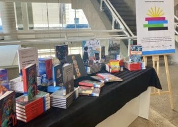 У Канаді з’явилася шоста Українська книжкова поличка