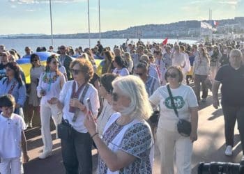 У французькій Ніцці відбулася хода у вишиванках