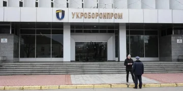 Є важелі, окрім працевлаштування. Укроборонпром знайшов спосіб повернути українців з-за кордону