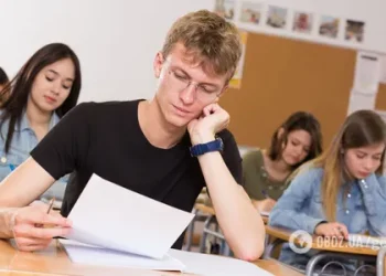 “Школярі після 11 класу виїжджають за кордон, але не масово”: українців обурила заява Лісового