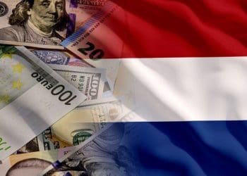 Завжди мати готівку вдома: що слід знати українським біженцям у Нідерландах