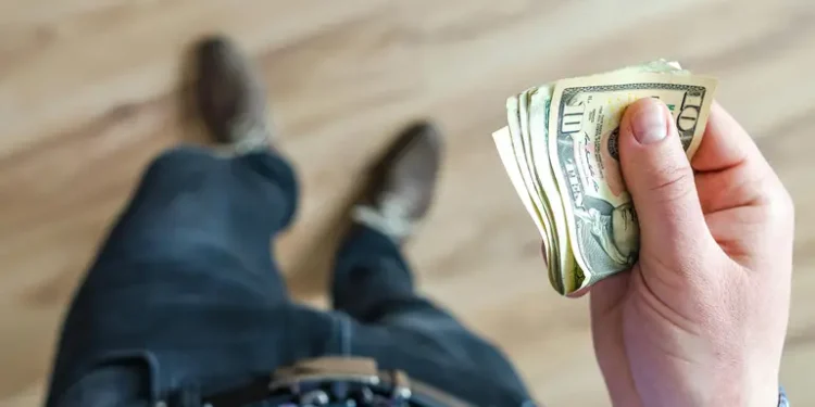 Суттєво вища, ніж в Україні: яка мінімальна зарплата у Латвії