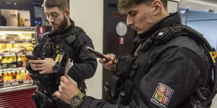 Чеська поліція посилила перевірки іноземців: хто з українців може стати нелегалом