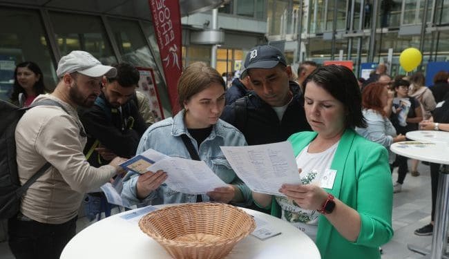 Які зміни чекають українських біженців у Німеччині найближчим часом: думка експерта